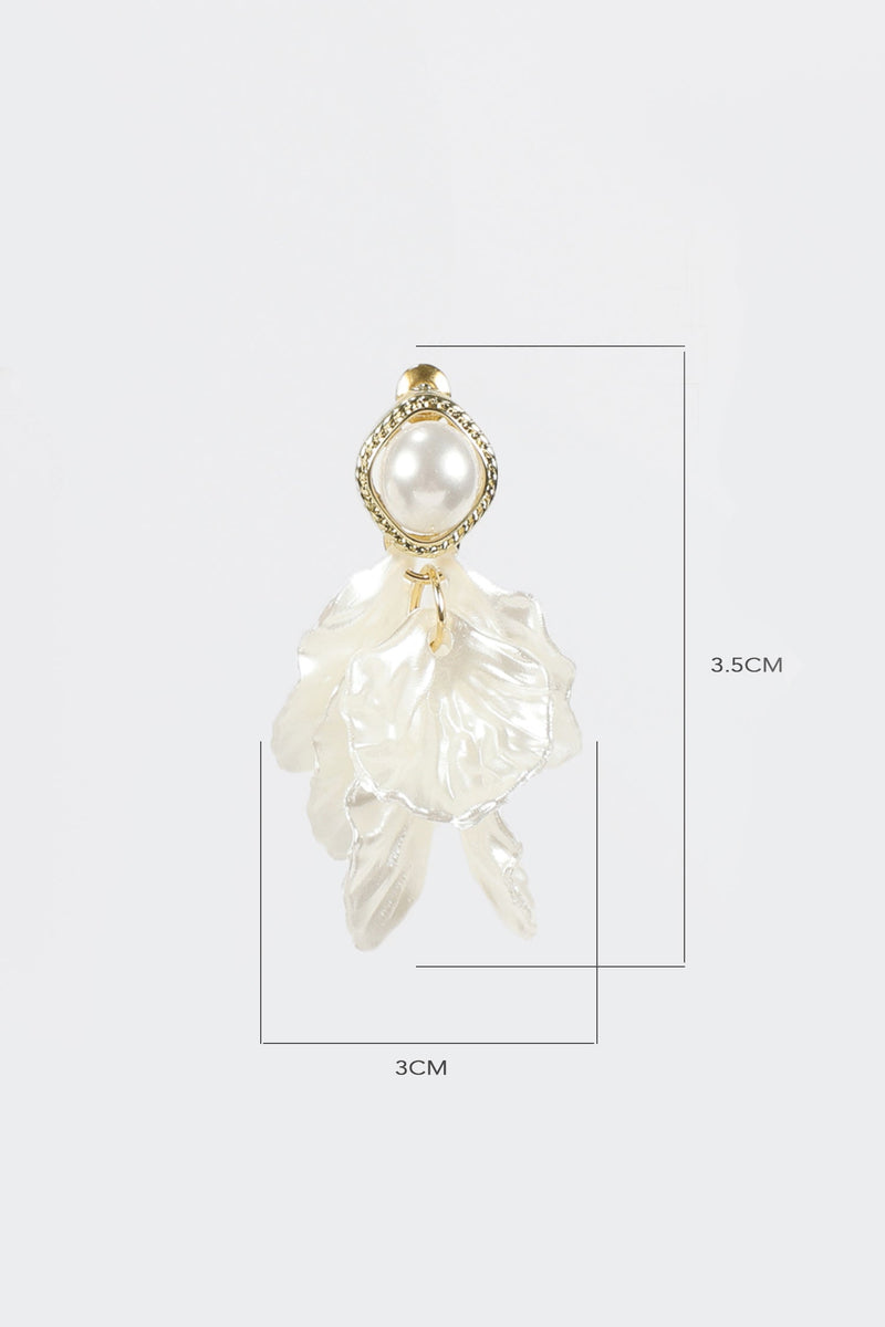 Effortlessly Elegant Garment with a Timeless Design