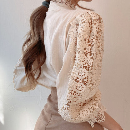 Effortlessly Elegant Blouse with a Timeless Design