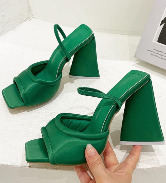 Classic Vintage Heels with a Flattering Fit