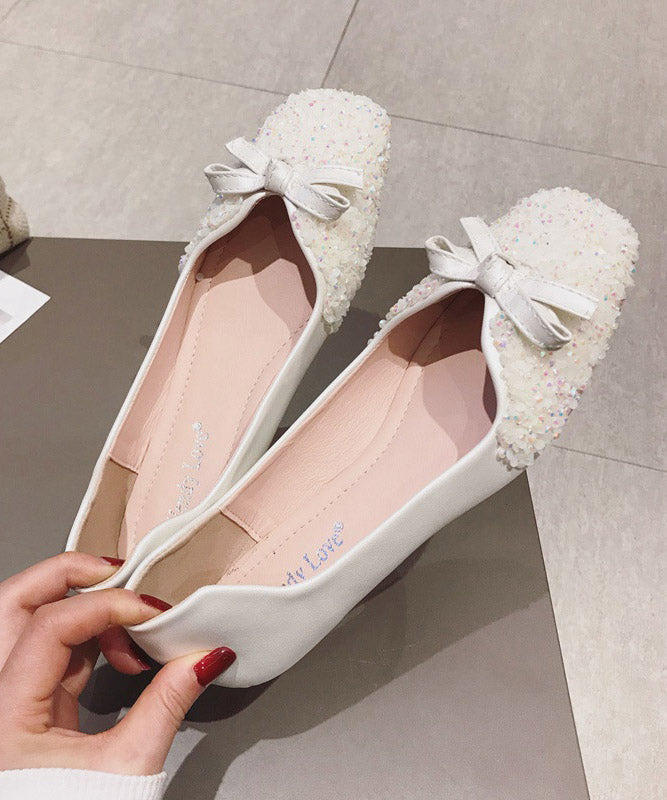 Effortlessly Elegant Shoes with a Timeless Design