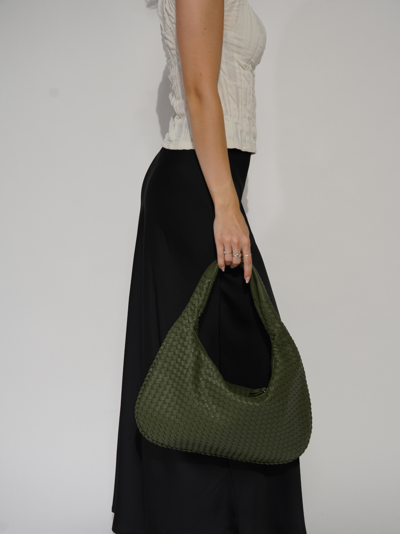 Gracefully Styled Bag for Any Occasion