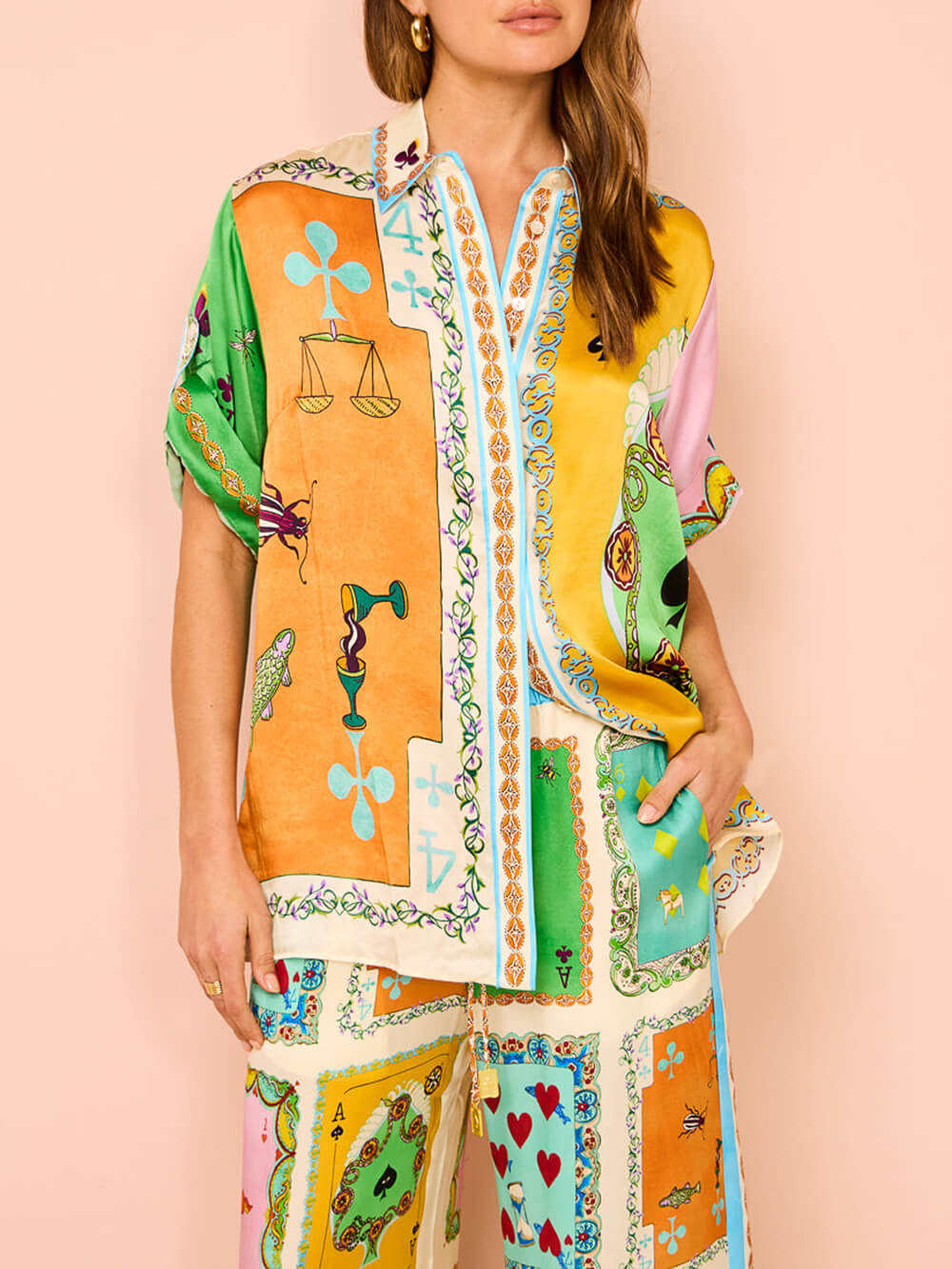 Effortlessly Elegant Blouse with a Timeless Design