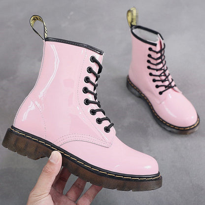Effortlessly Elegant Boots with a Timeless Design