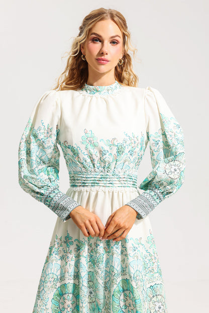 Well Tailored Dress with a Graceful Silhouette