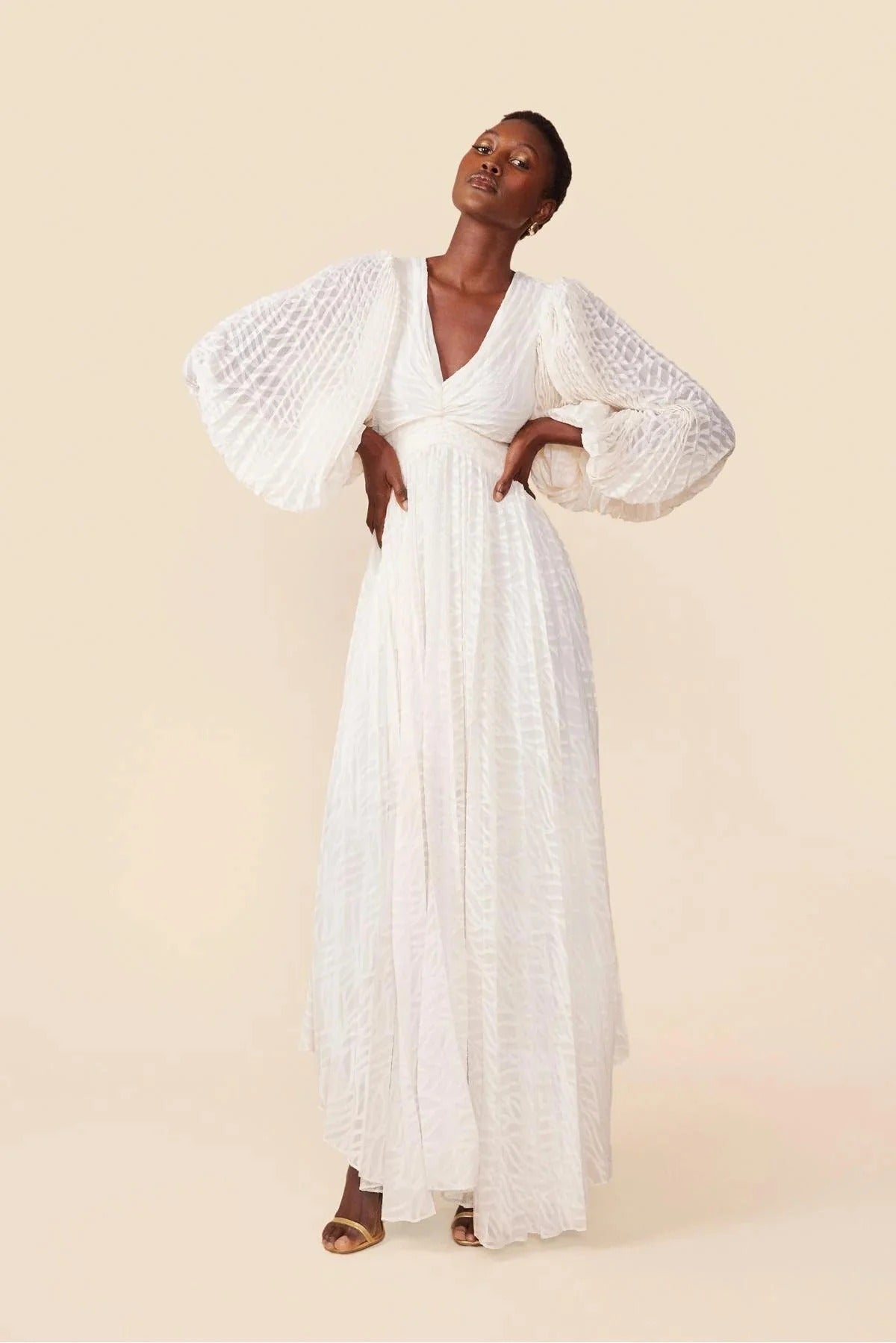 Effortlessly Elegant Dress with a Timeless Design