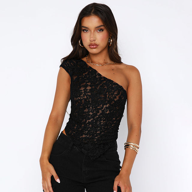 Well Tailored Top with a Graceful Silhouette