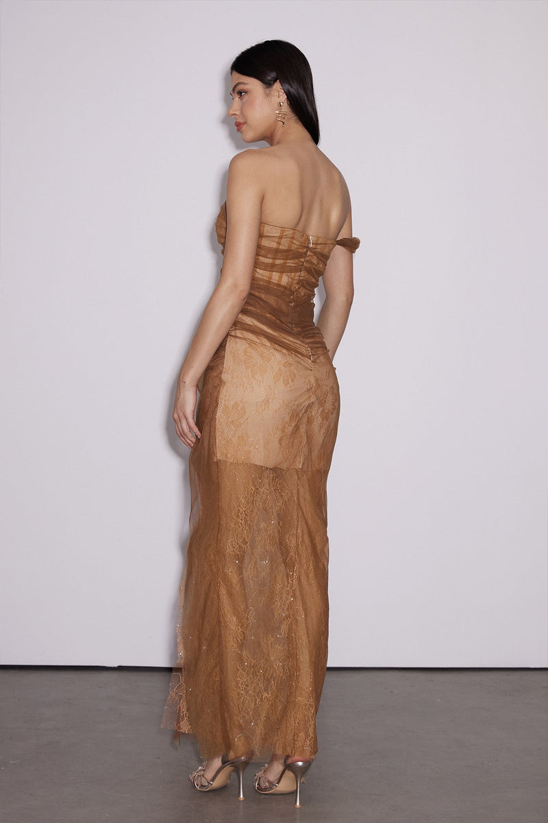 Gracefully Styled Dress for Any Occasion