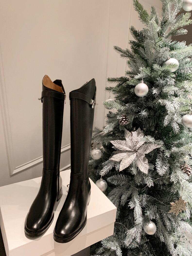 Polished Boots with an Effortless Classic Look