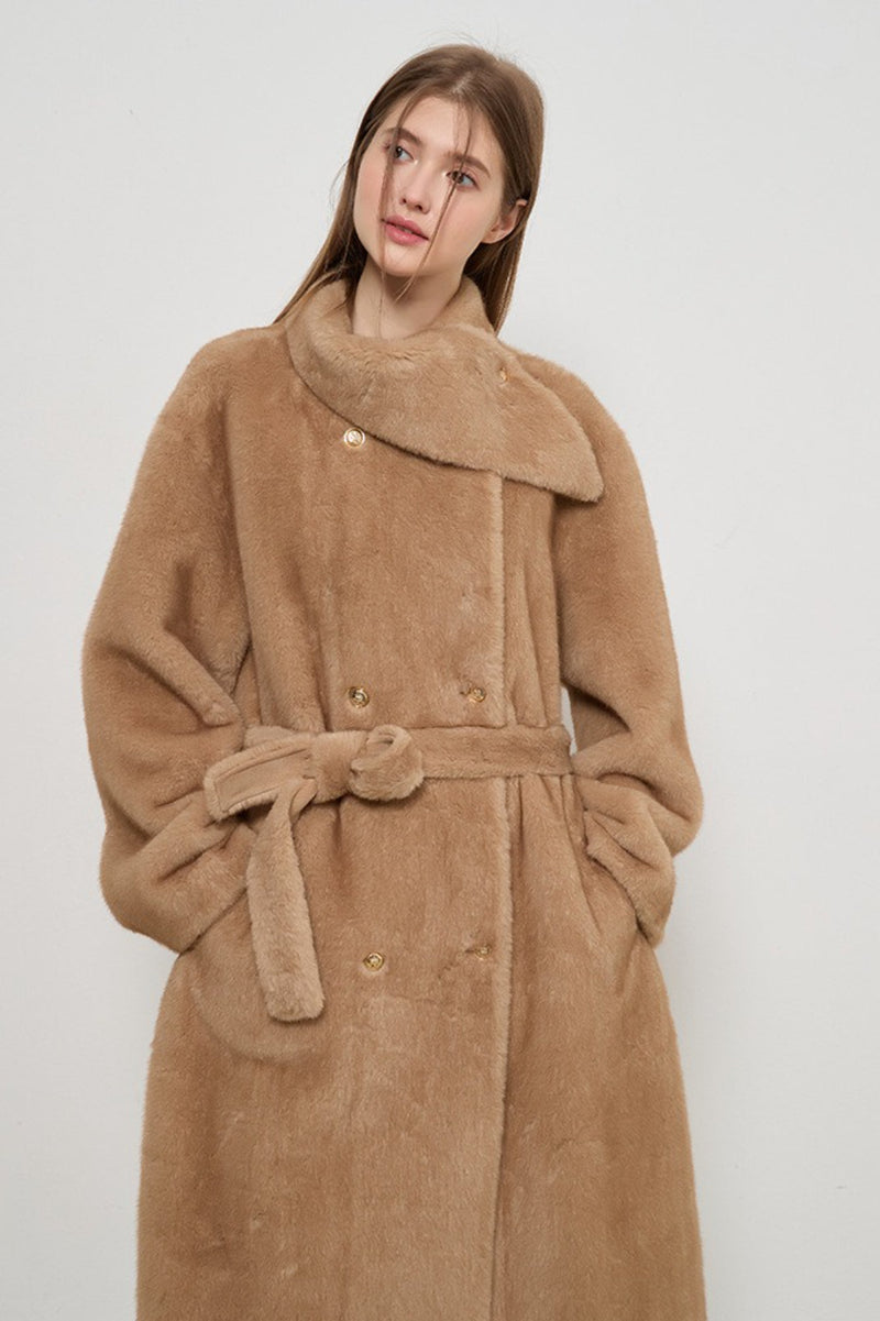 Effortlessly Elegant Coat with a Timeless Design