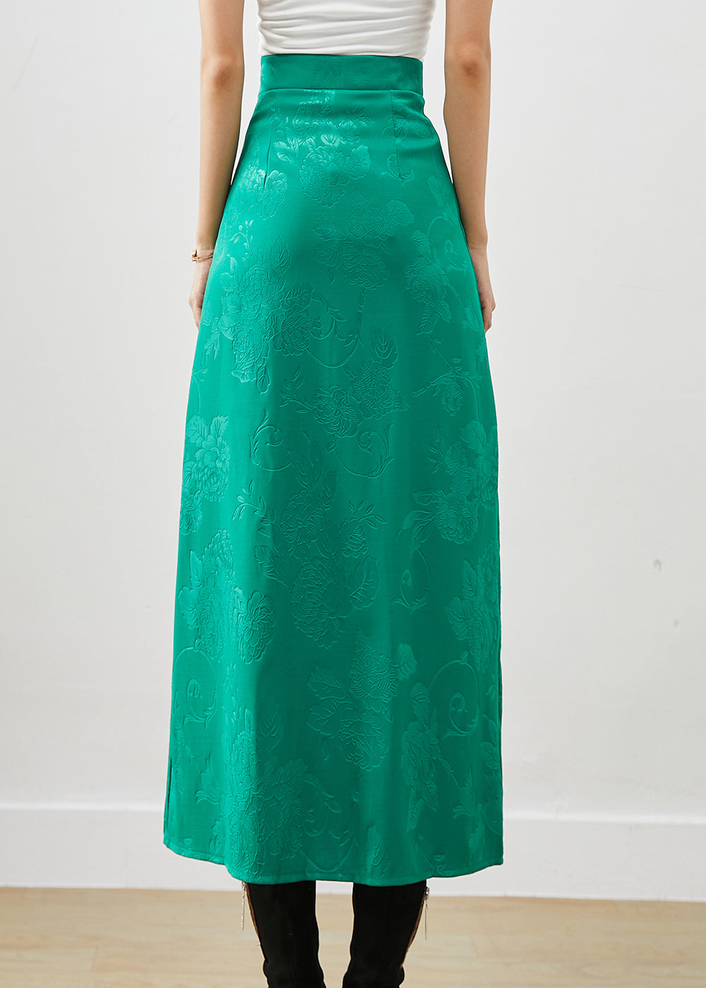 Well Tailored Garment with a Graceful Silhouette