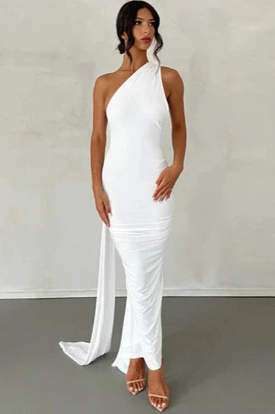 Well Tailored Garment with a Graceful Silhouette