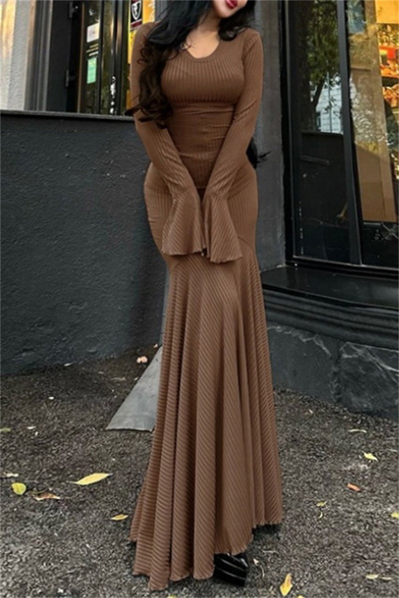 Beautifully Finished Dress in a Timeless Design