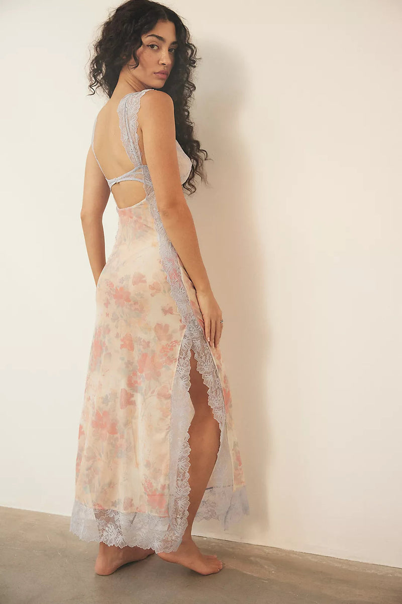 Gracefully Styled Garment for Any Occasion