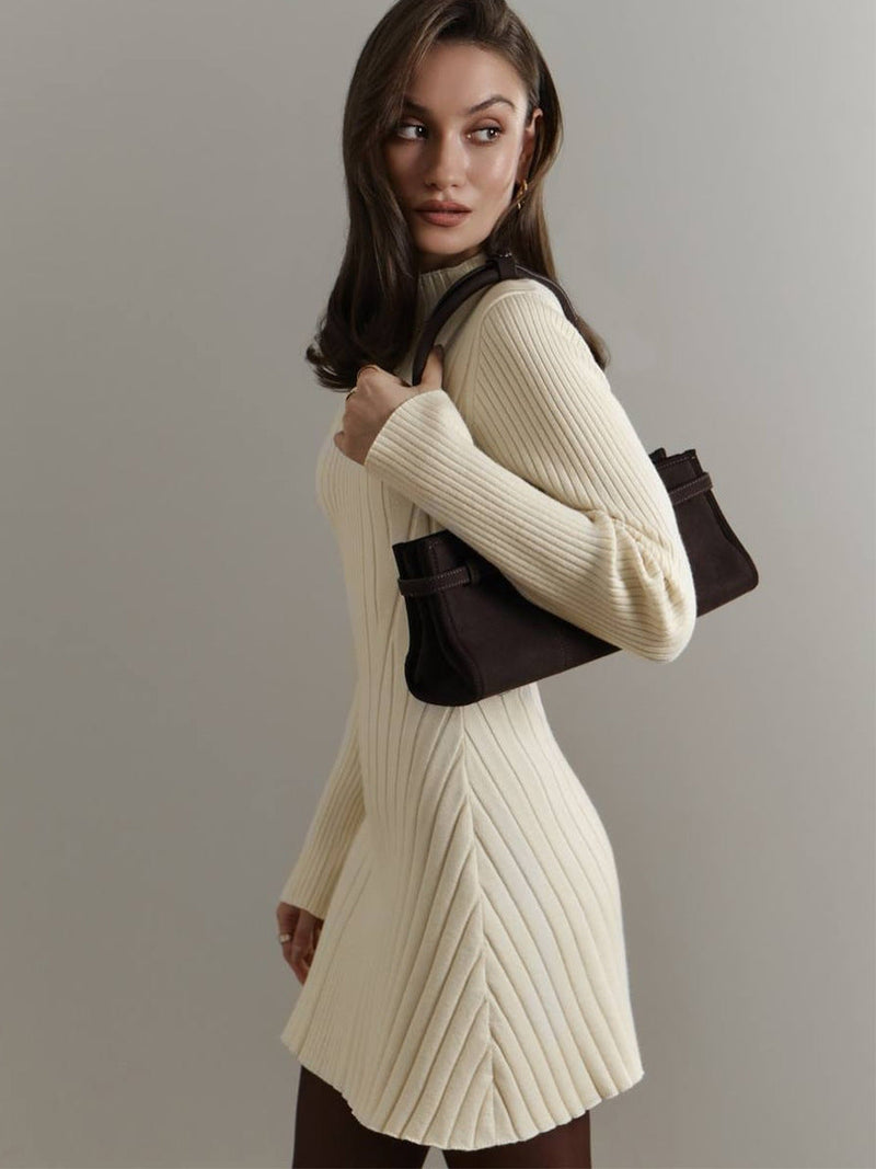 Effortlessly Elegant Sweater with a Timeless Design