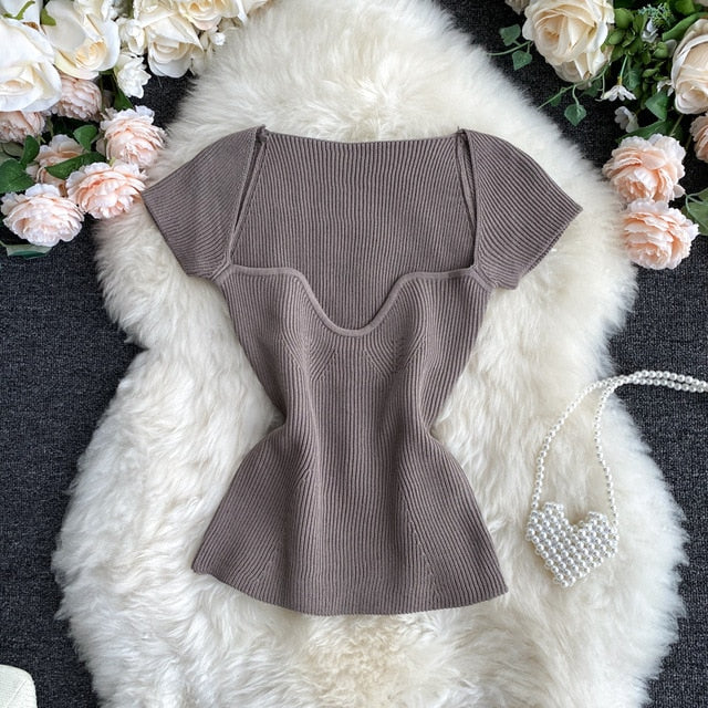 Effortlessly Elegant T-Shirt with a Timeless Design