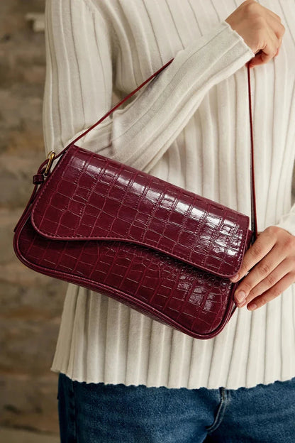 Well Tailored Bag with a Graceful Silhouette