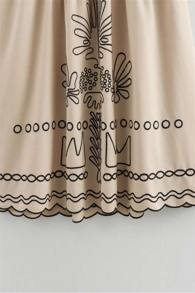 Classic Vintage Dress with a Flattering Fit