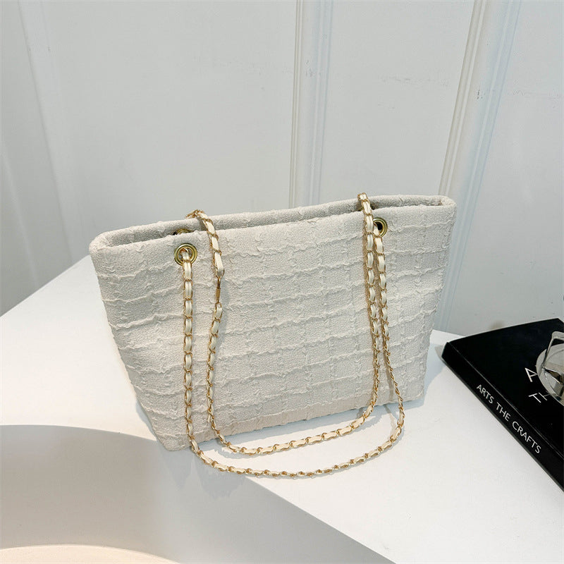 Beautifully Crafted Bag in a Classic Style