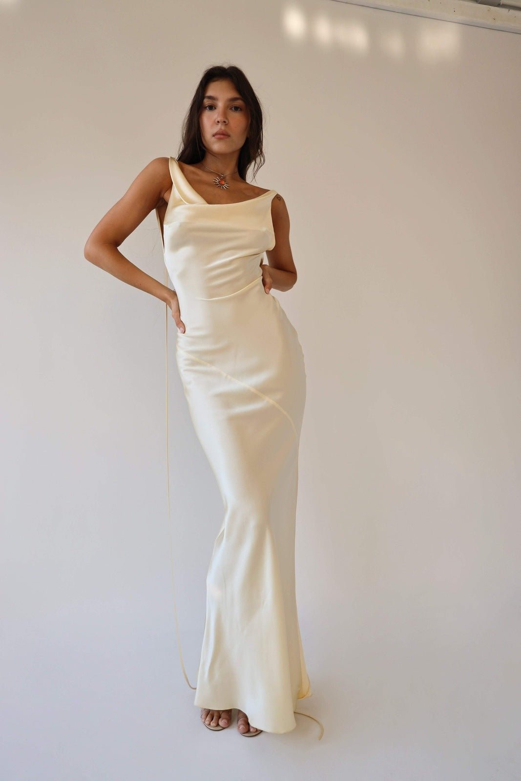 Effortlessly Elegant Dress with a Timeless Design