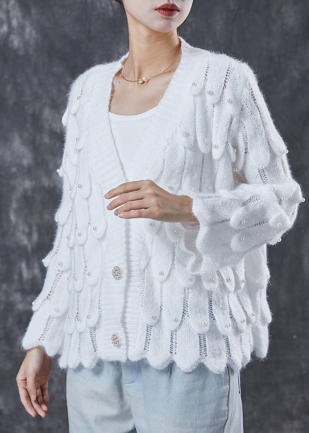 Well Tailored Cardigan with a Graceful Silhouette