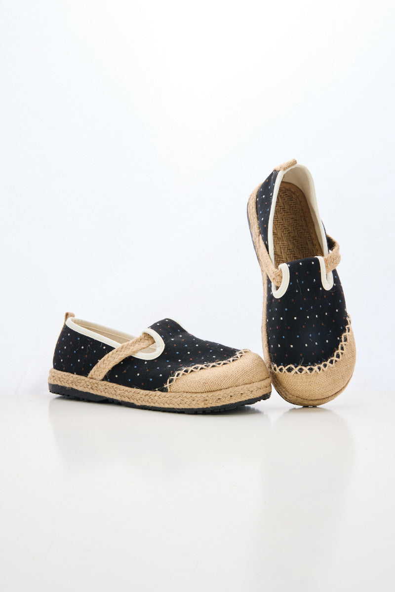 Gracefully Styled Garment for Any Occasion