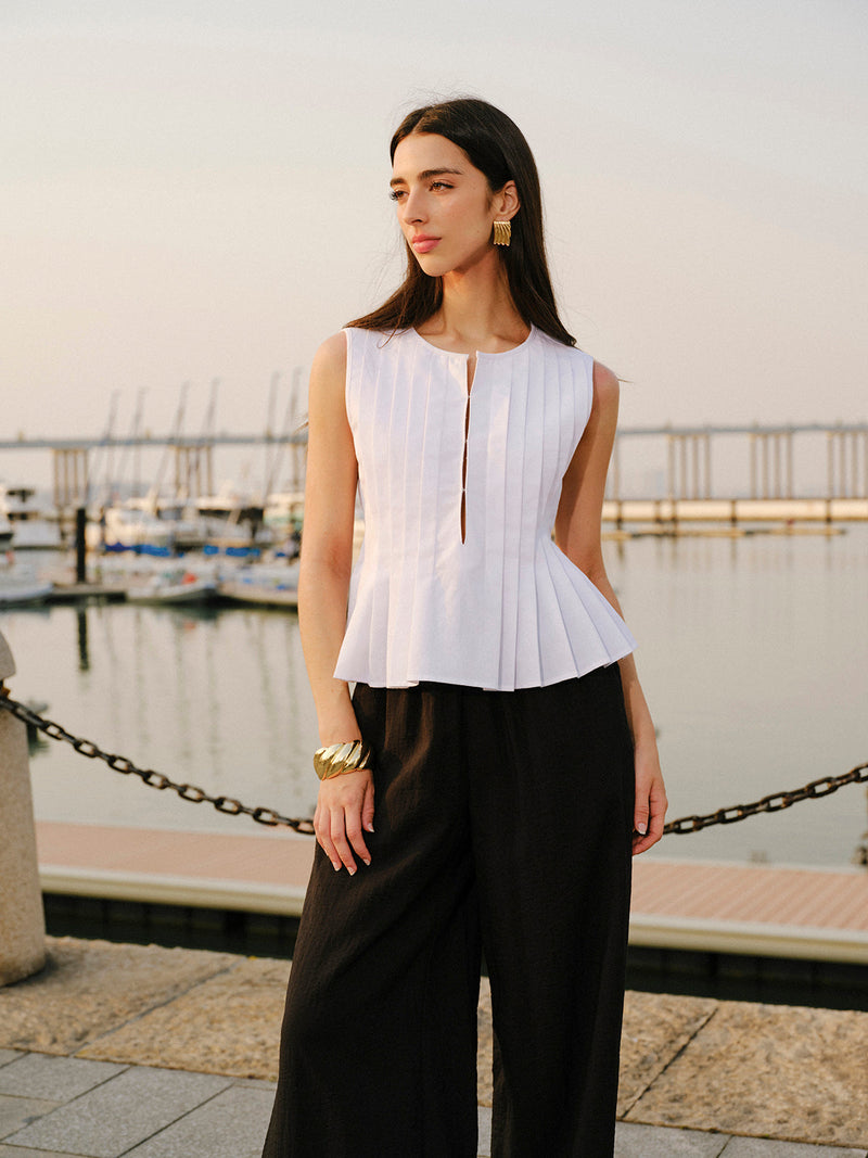Well Tailored Top with a Graceful Silhouette