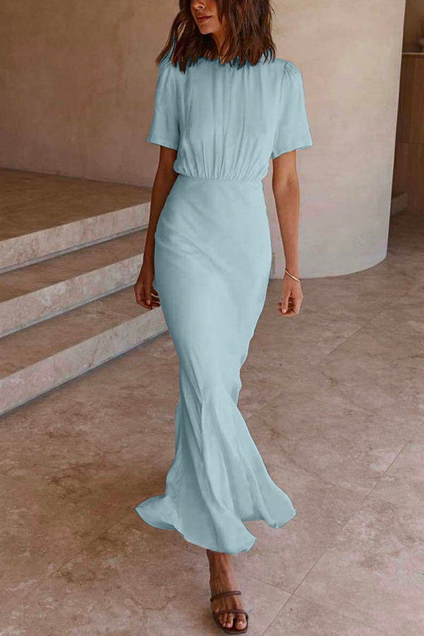 Beautifully Finished Dress in a Timeless Design