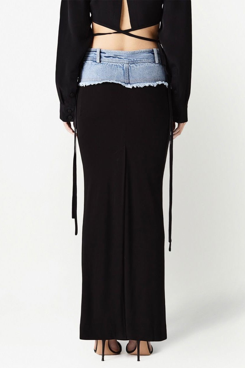 Effortlessly Elegant Garment with a Timeless Design