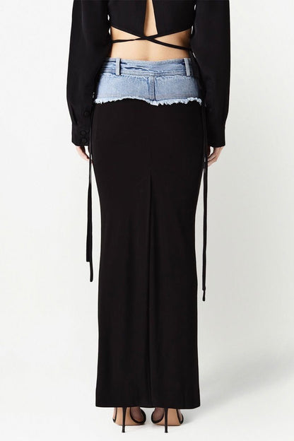 Effortlessly Elegant Garment with a Timeless Design
