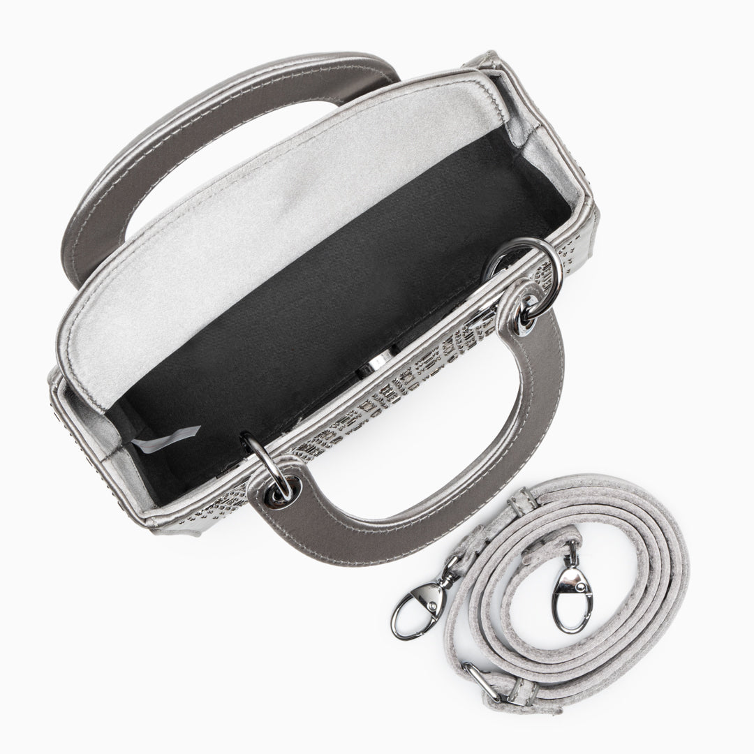 Gracefully Styled Bag for Any Occasion