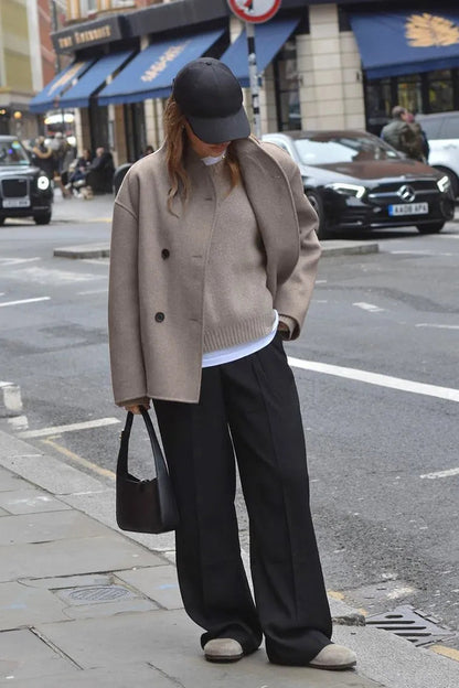 Effortlessly Elegant Jacket with a Timeless Design