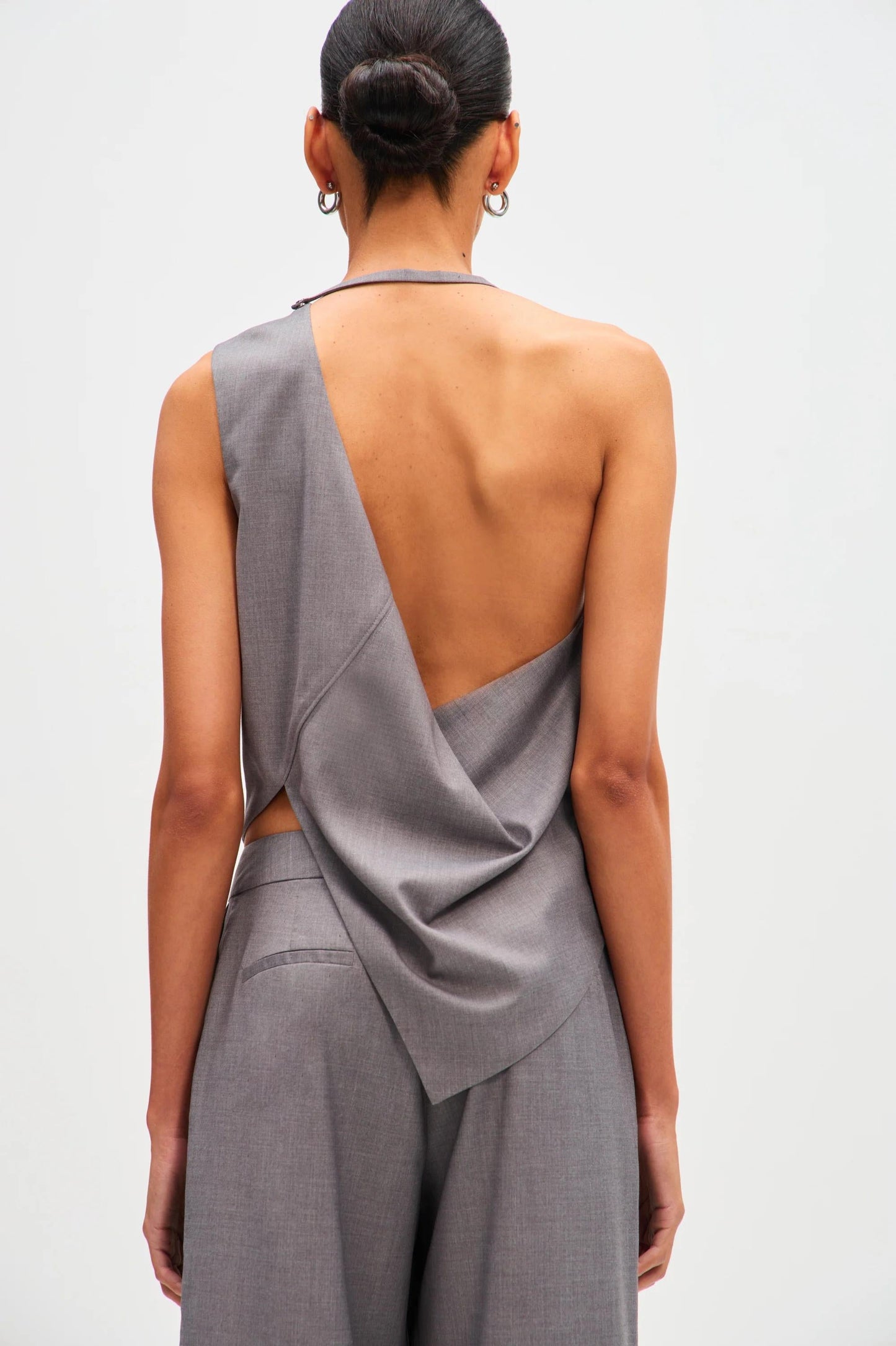 Effortlessly Elegant Pants with a Timeless Design