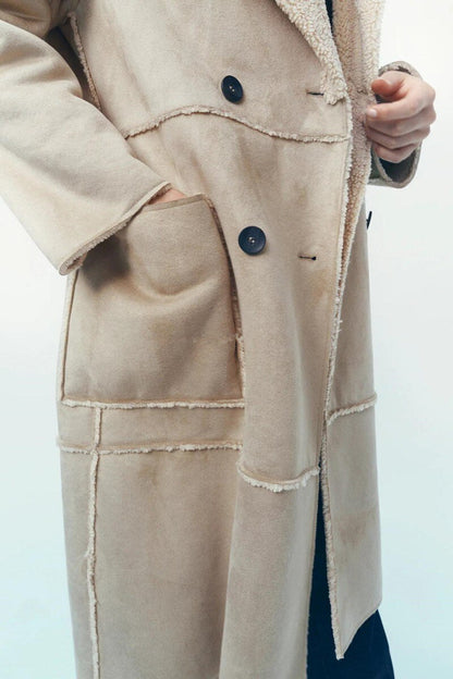 Well Tailored Coat with a Graceful Silhouette