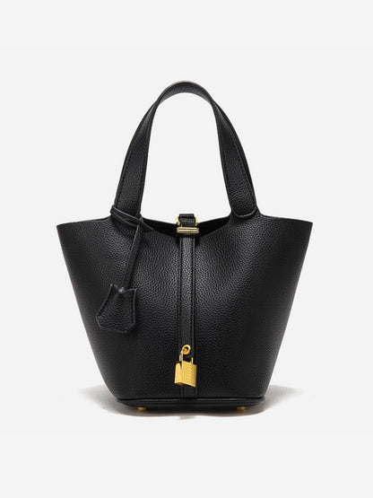 Well Tailored Bag with a Graceful Silhouette