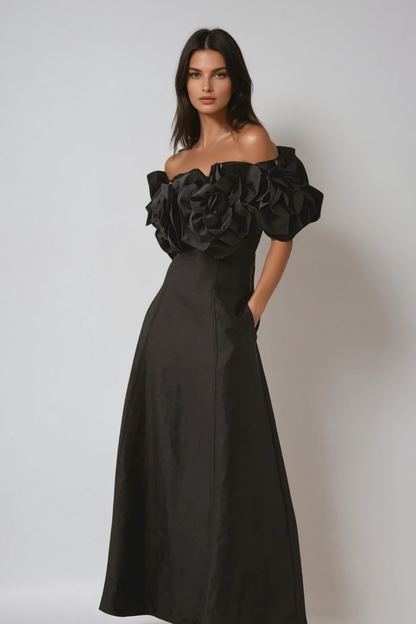 Effortlessly Elegant Dress with a Timeless Design