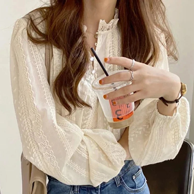 Well Tailored Blouse with a Graceful Silhouette