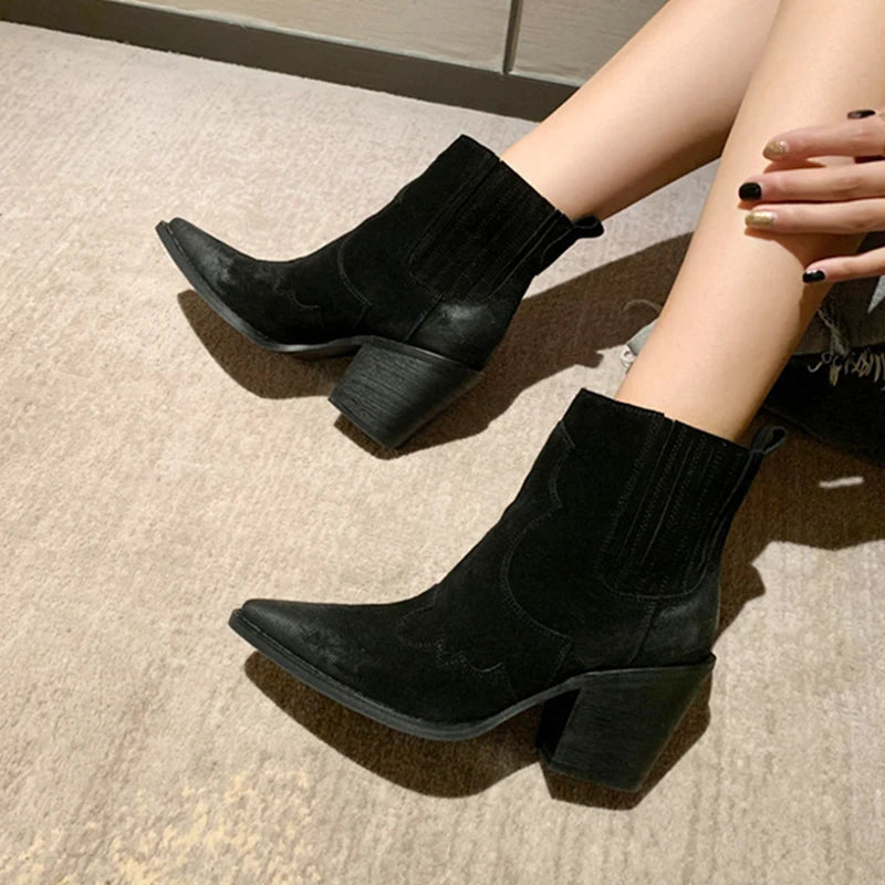 Beautifully Finished Boots in a Timeless Design