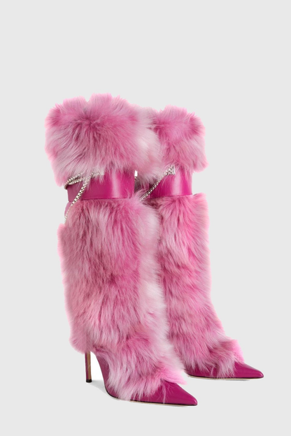 Effortlessly Elegant Boots with a Timeless Design