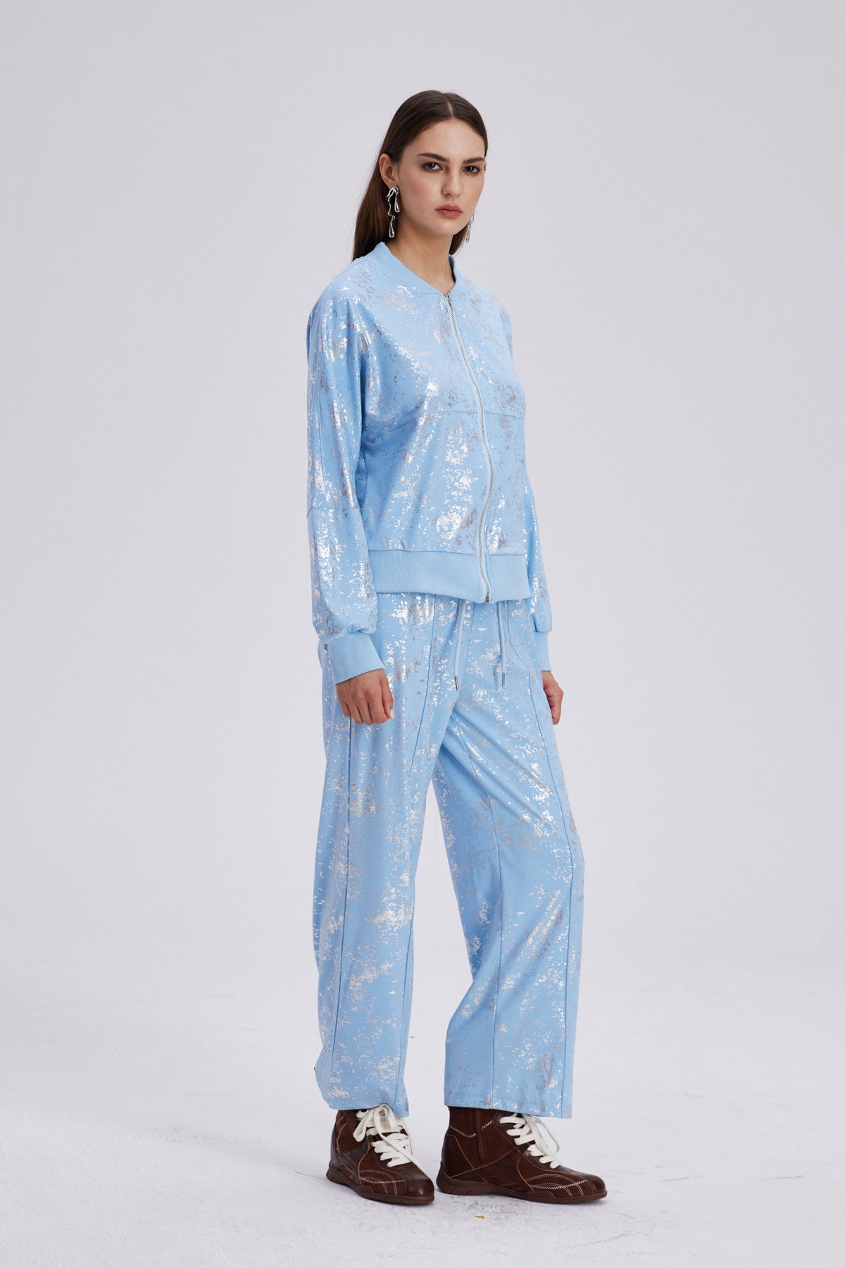 Well Tailored Pants with a Graceful Silhouette