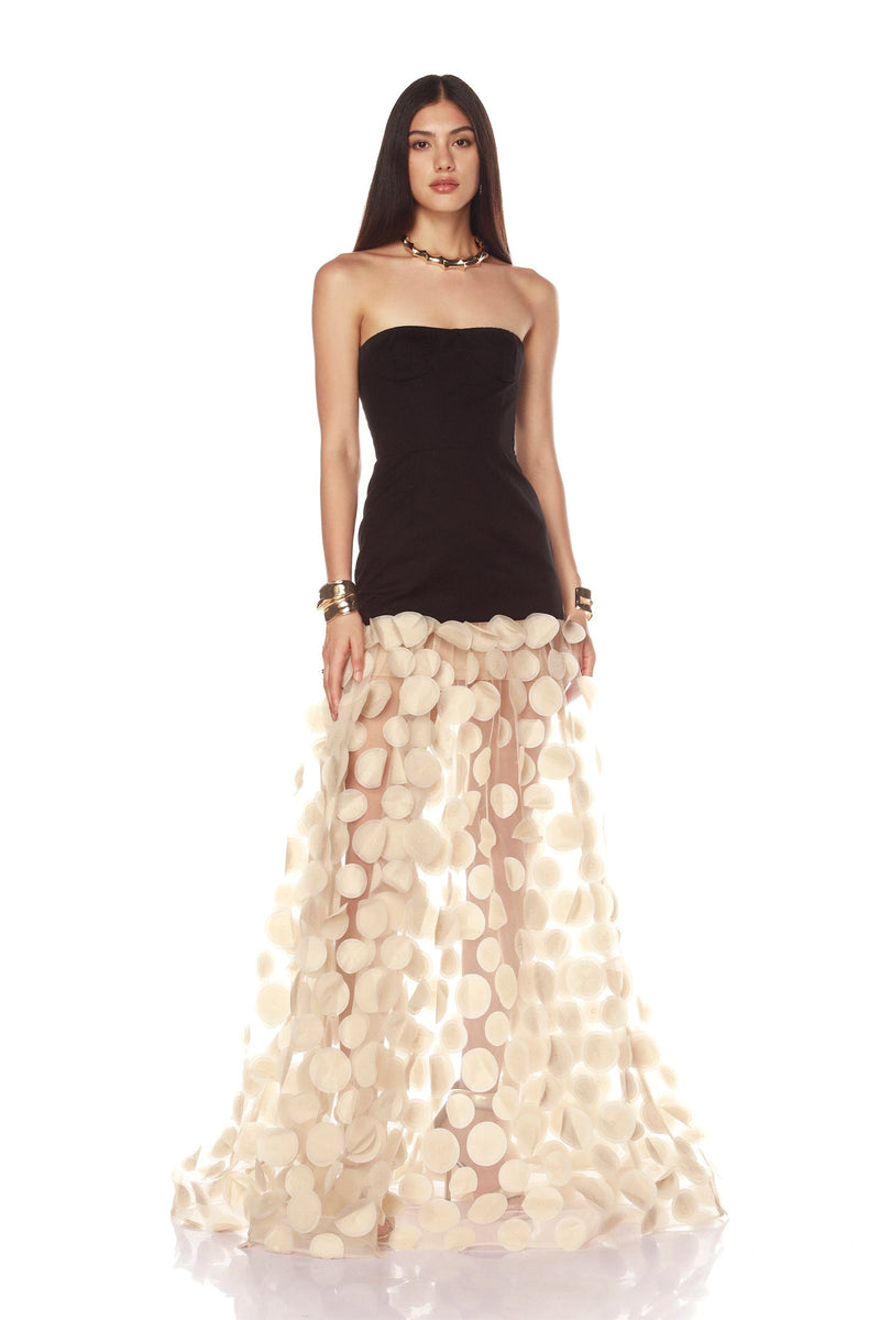 Beautifully Finished Dress in a Timeless Design