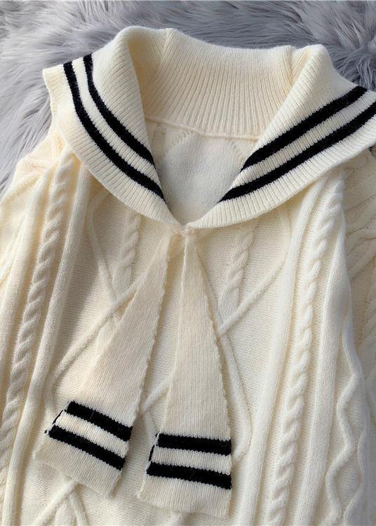 Classic Vintage Sweater with a Flattering Fit