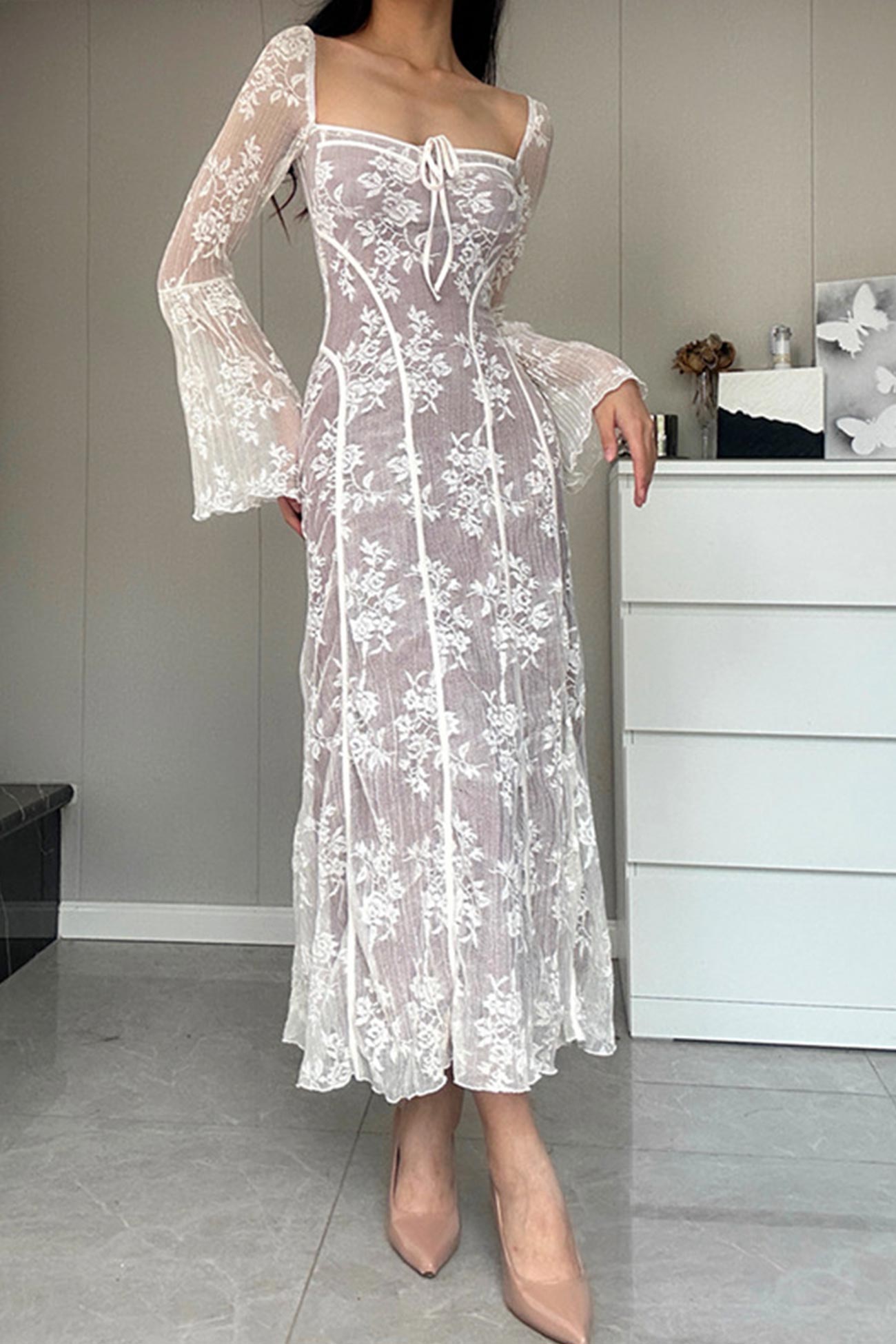Effortlessly Elegant Dress with a Timeless Design