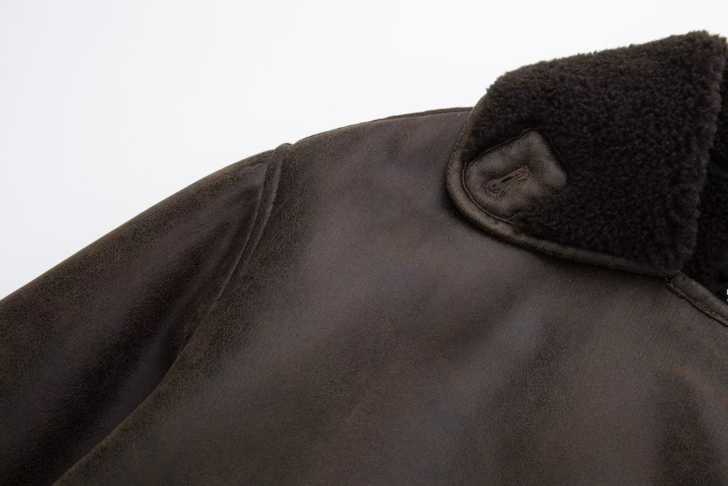 Well Tailored Jacket with a Graceful Silhouette