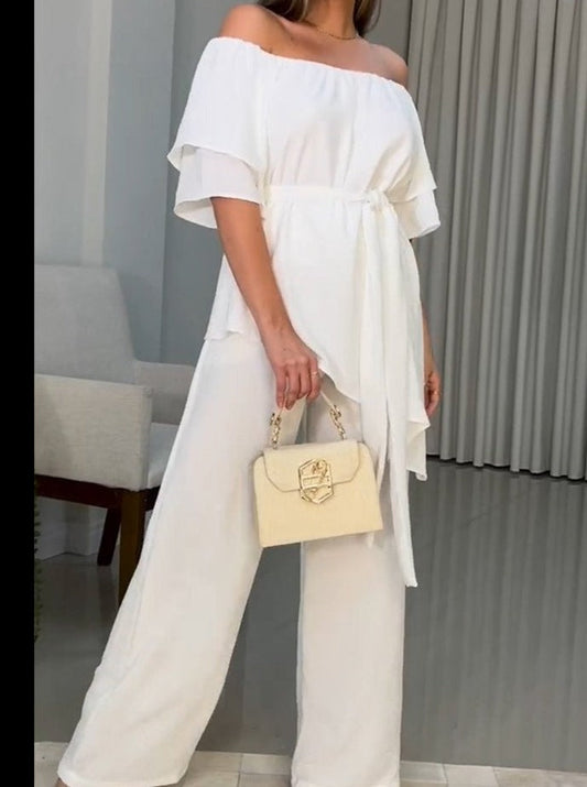 Effortlessly Elegant Trousers with a Timeless Design