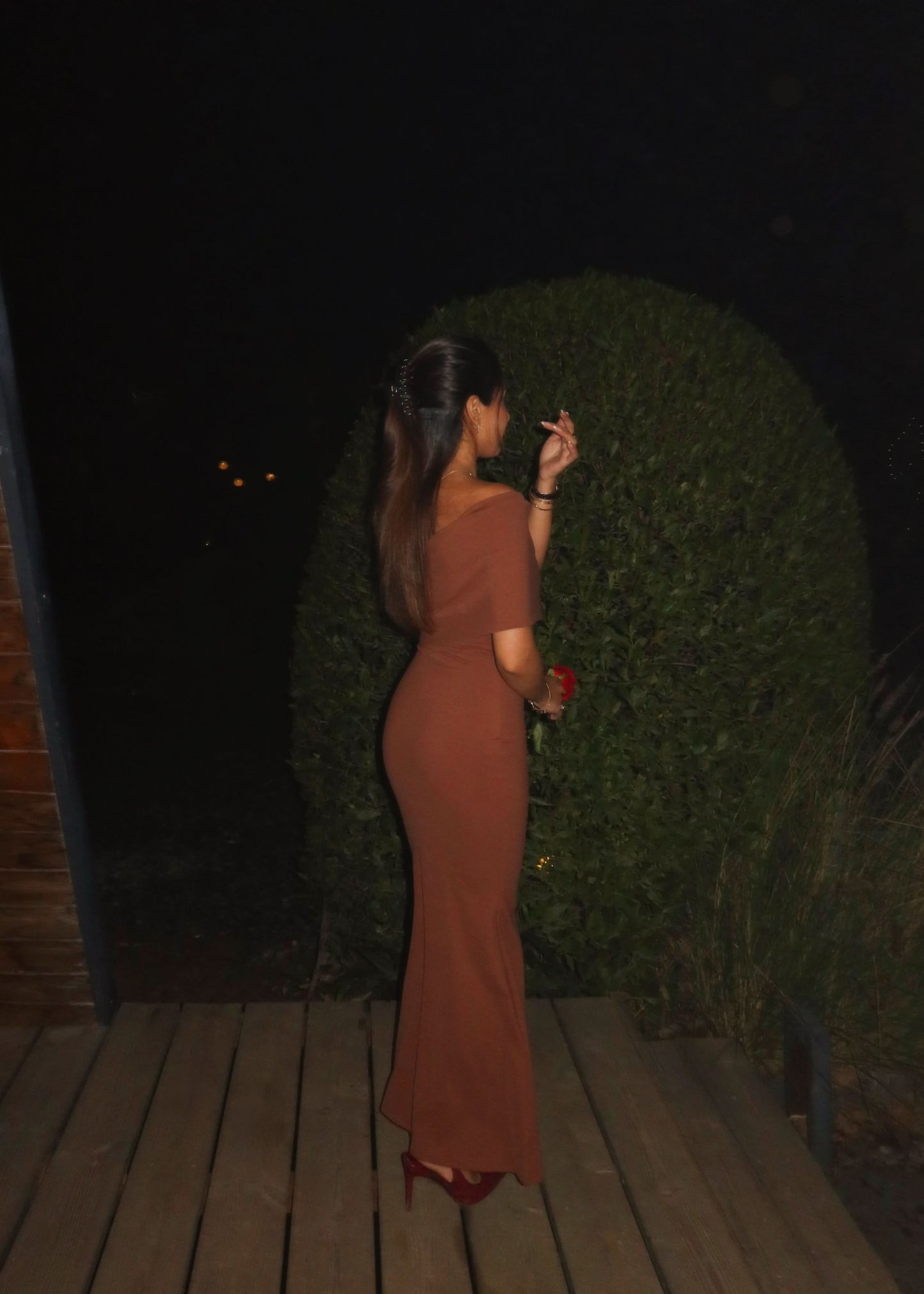 Well Tailored Dress with a Graceful Silhouette