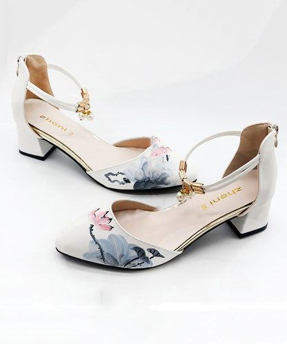 Effortlessly Elegant Sandals with a Timeless Design