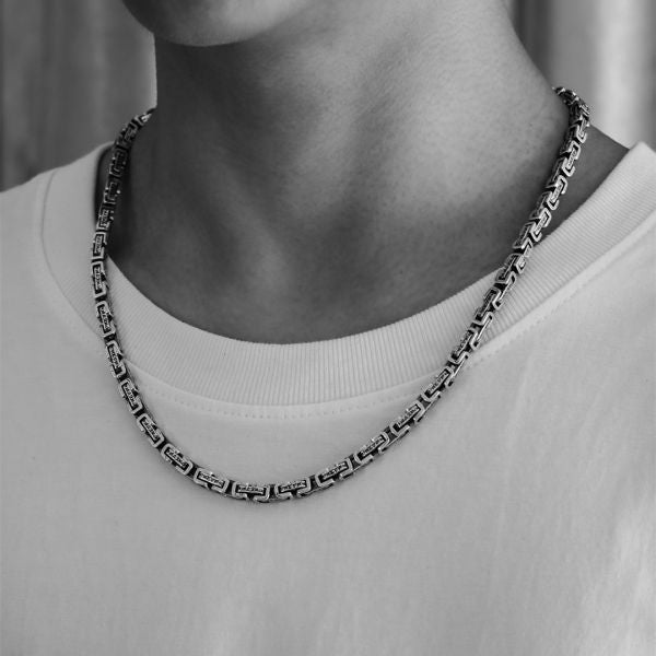 Sophisticated Garment with a Clean Classic Look