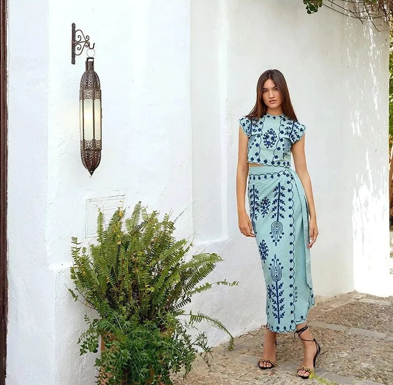 Effortlessly Elegant Top with a Timeless Design