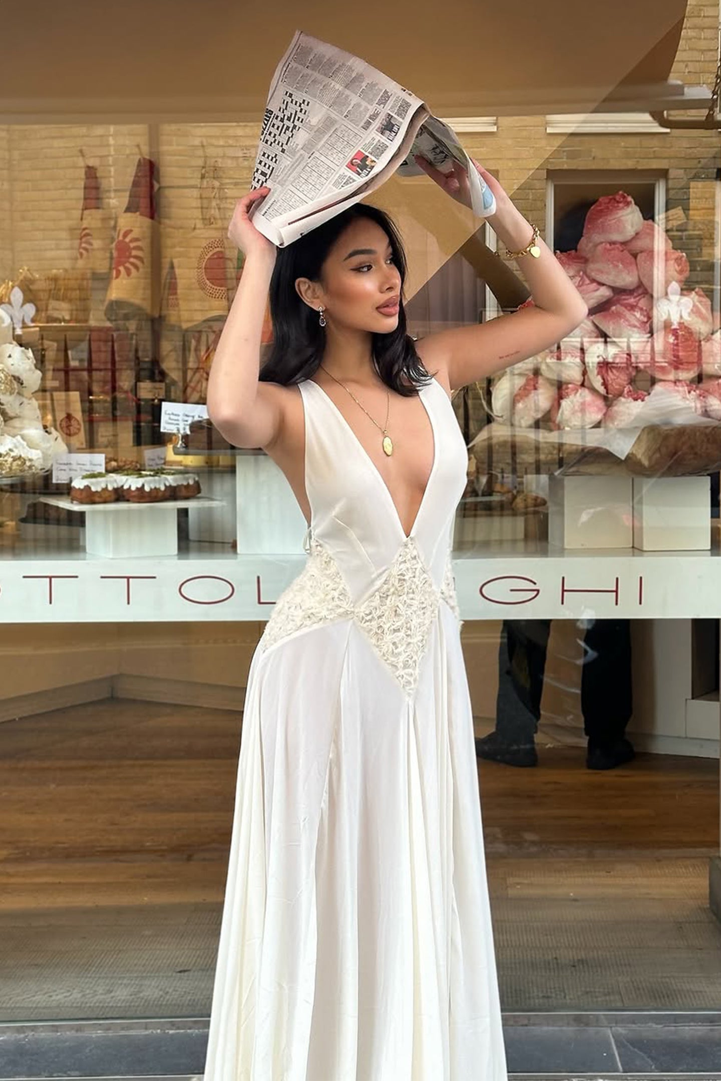 Effortlessly Elegant Dress with a Timeless Design