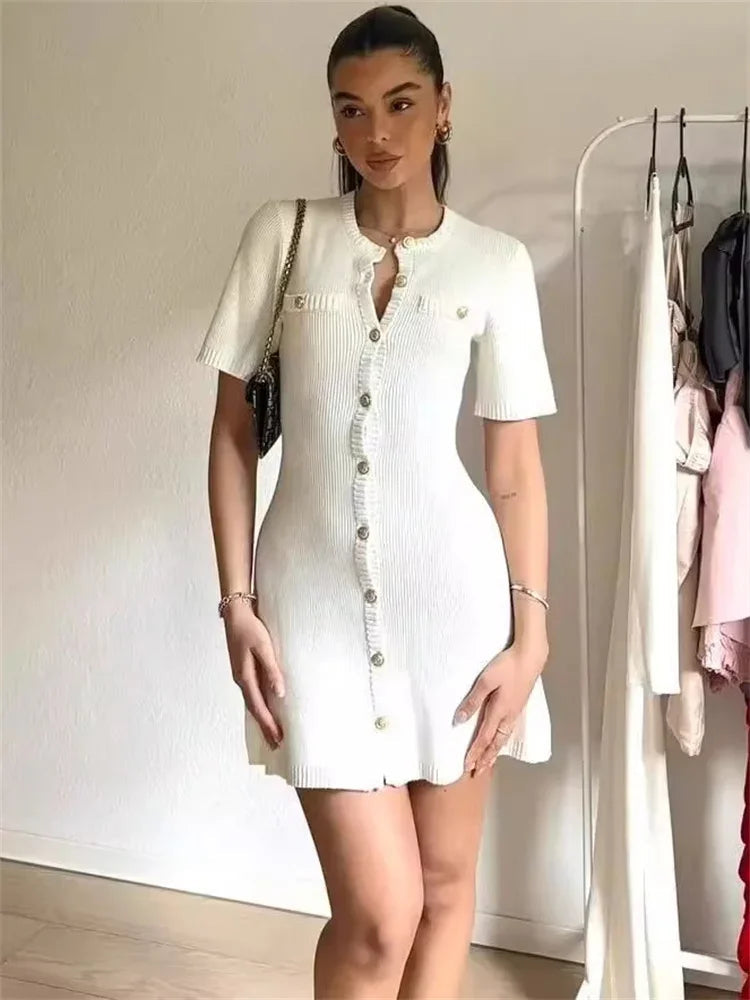 Effortlessly Elegant Dress with a Timeless Design